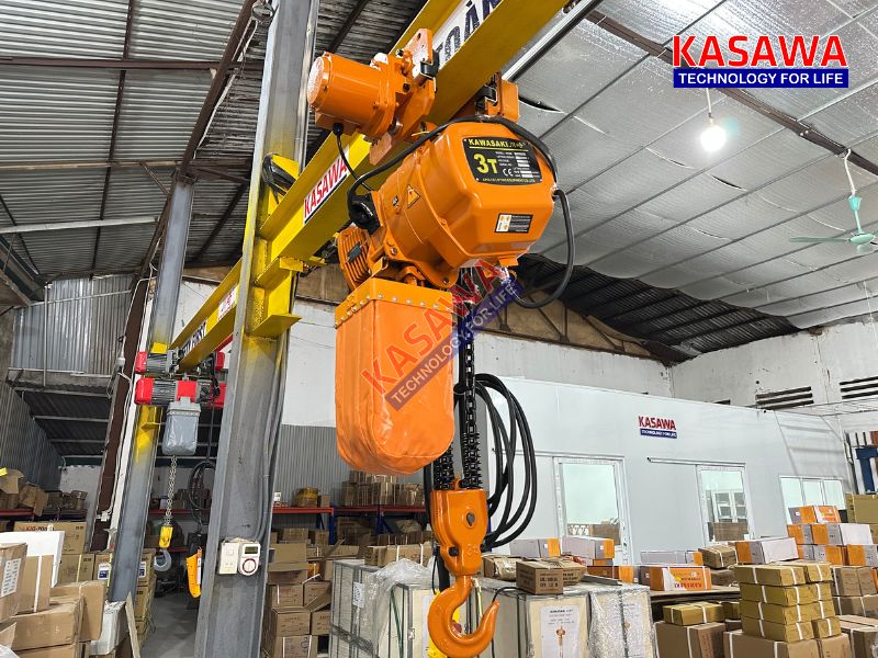 Pa lăng xích điện thường dùng trong các kho xưởng, nhà máy sản xuất