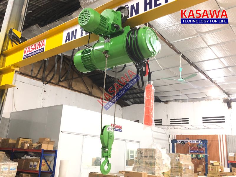 Thường được lắp đặt trong nhà xưởng, nhà máy