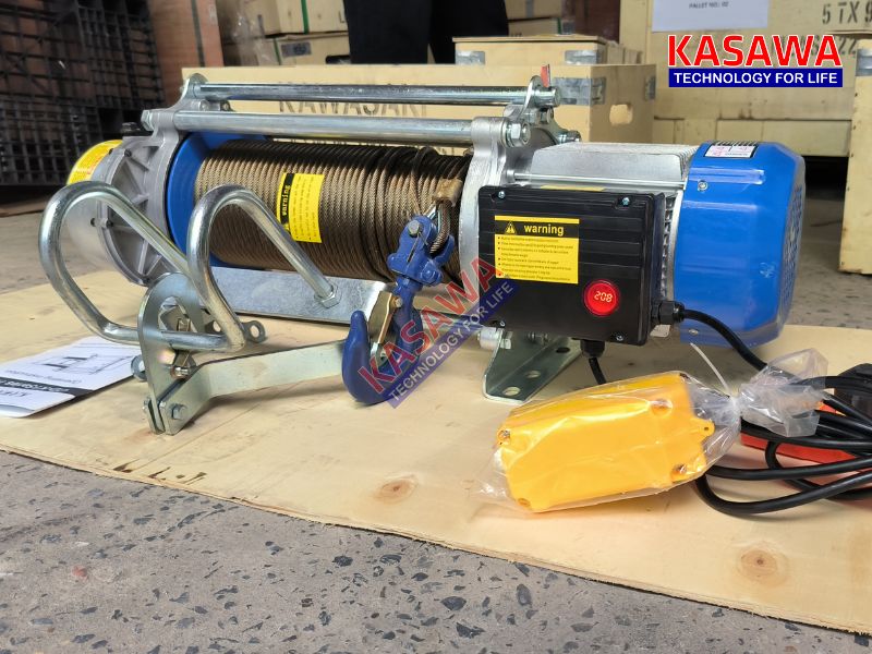 Tời điện đảo chiều giúp việc nâng hạ hàng hóa trở nên dễ dàng hơn