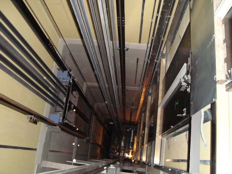 lắp đặt hố treo pa lăng trong thang máy
