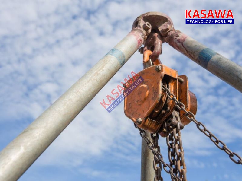 Pa lăng xích kéo tay trong nâng hạ thiết bị máy