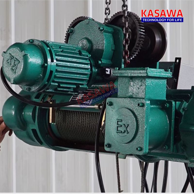 Sau khi nâng hạ thì để móc cẩu về vị trí ban đầu