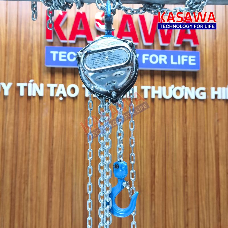 Có thể xoay 360 độ quanh móc treo