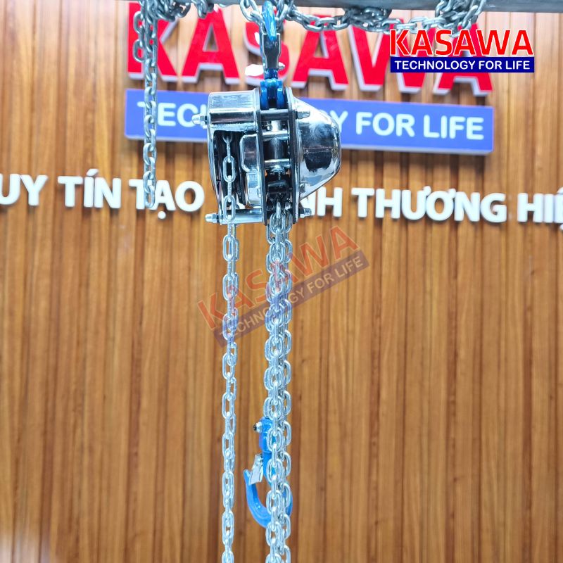 Với sức tải vừa đủ 100kg và thiết kế nhỏ gọn nên phù hợp với nâng hạ hàng hóa nhỏ
