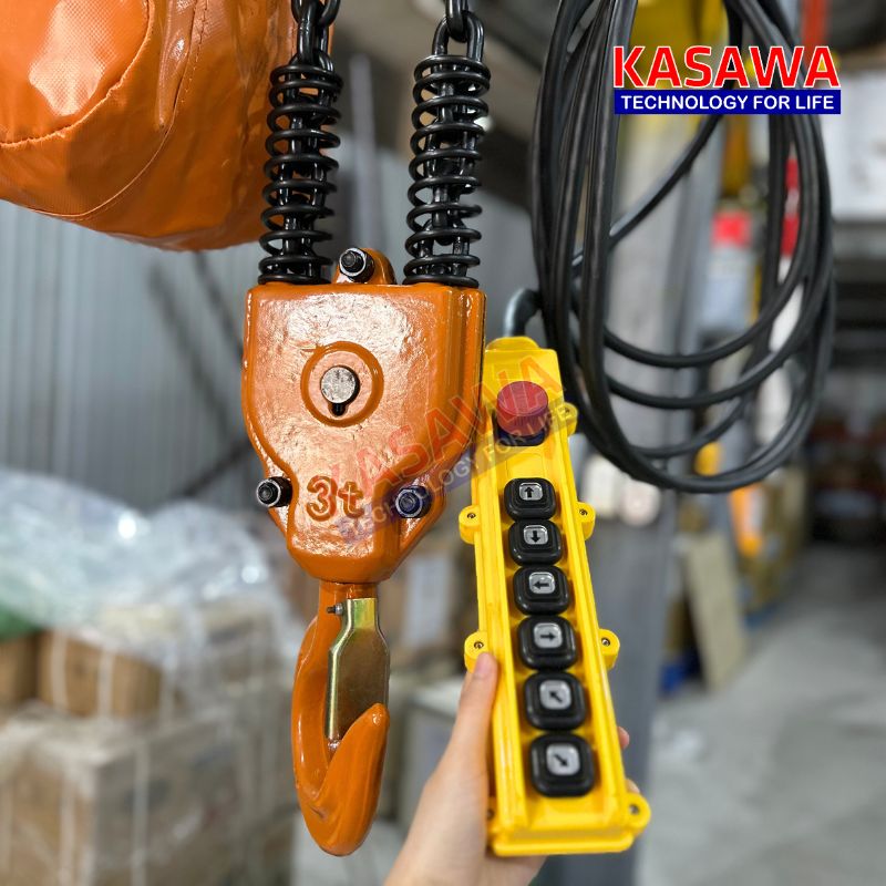 Nút bấm và móc tải có khả năng xoay 360 độ