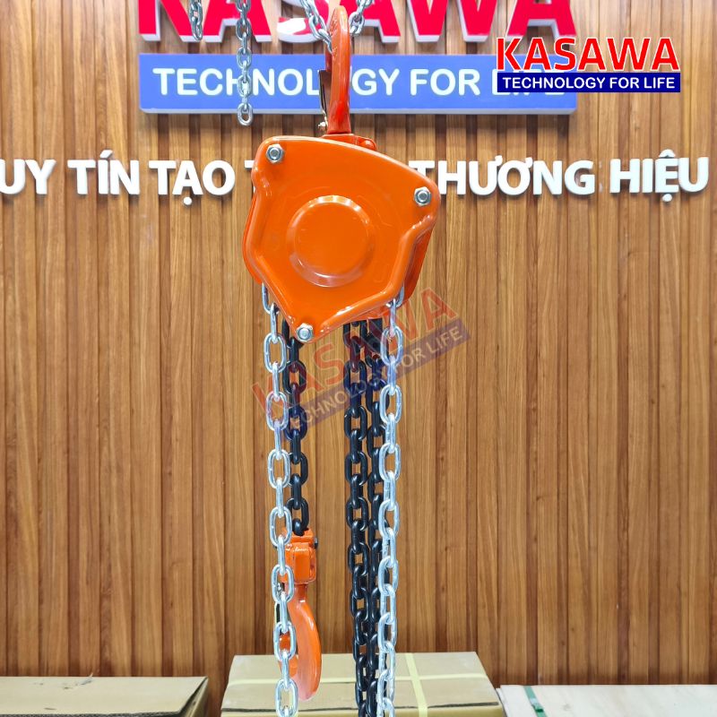 Mặt sau của pa lăng cũng được làm bằng thép