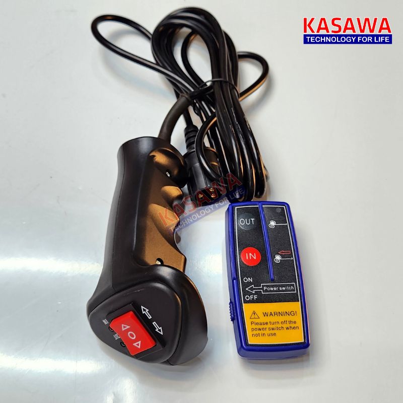 Điều khiển dễ dàng với tay bấm điều khiển