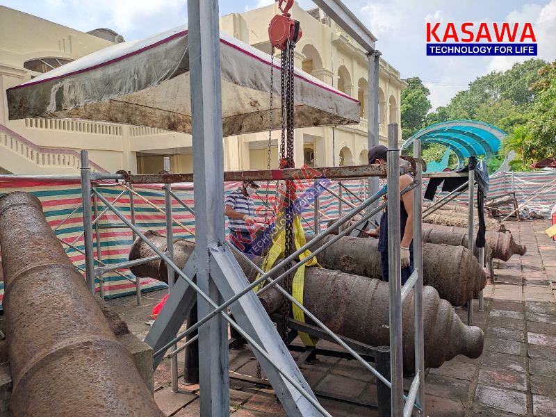 Pa lăng kéo tay được dùng để lắp đặt các khối bê tông